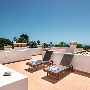  Apartment Beautiful Two Bedroom With Roof Terrace
